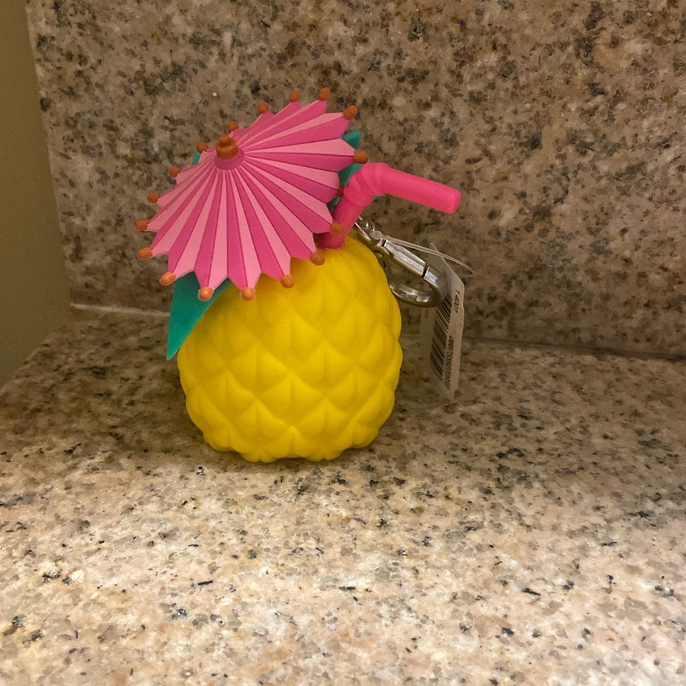 BATH AND BODYWORKS: HAND SANATIZER HOLDER - Picture 2 of 4